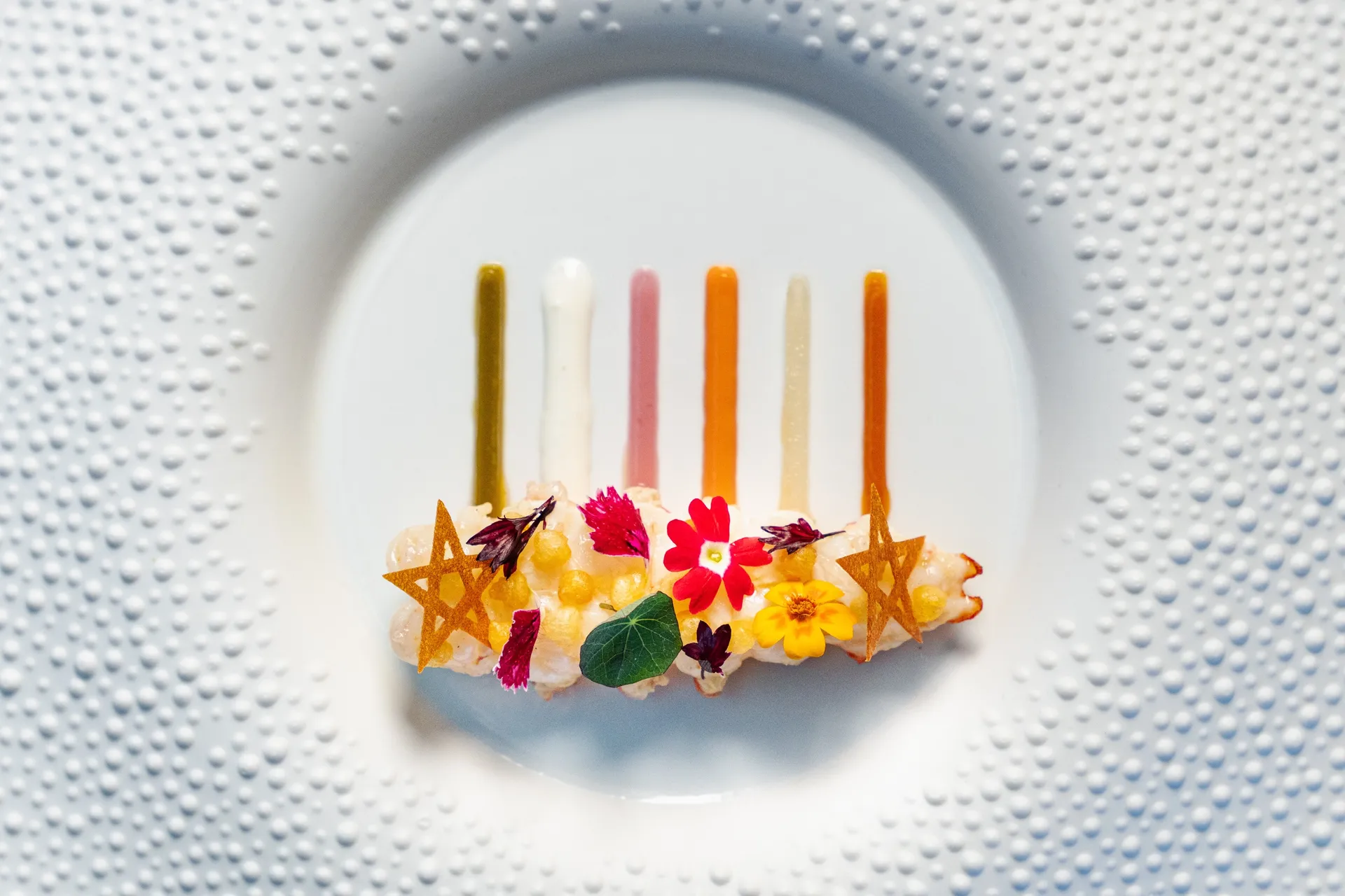 Tasting plate with colour pickets and edible flowers